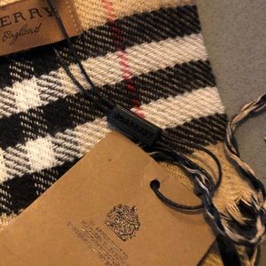 NWT Burberry Classic Check Scarf